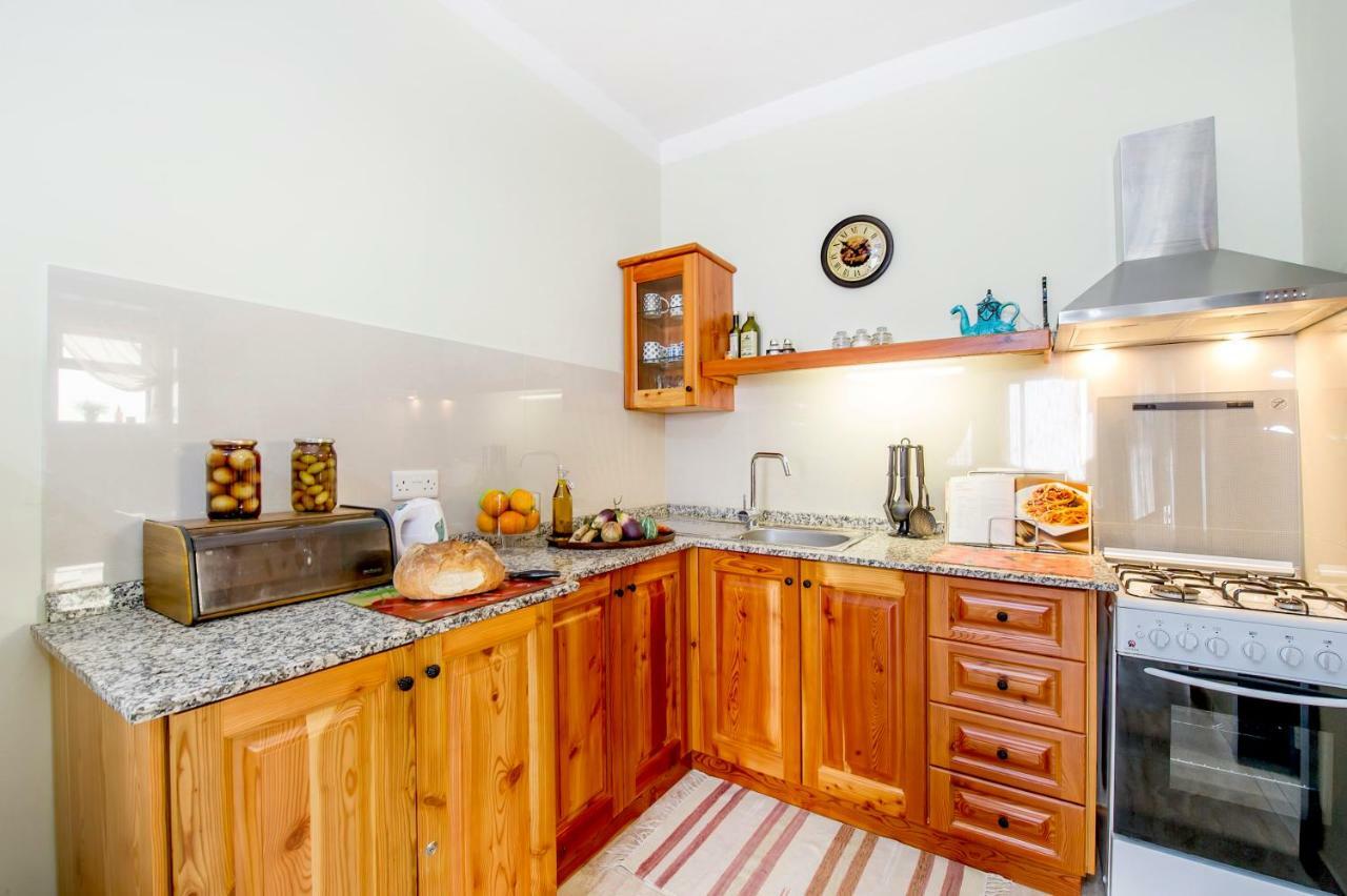 Aloha Apartments Marsalforn Bagian luar foto